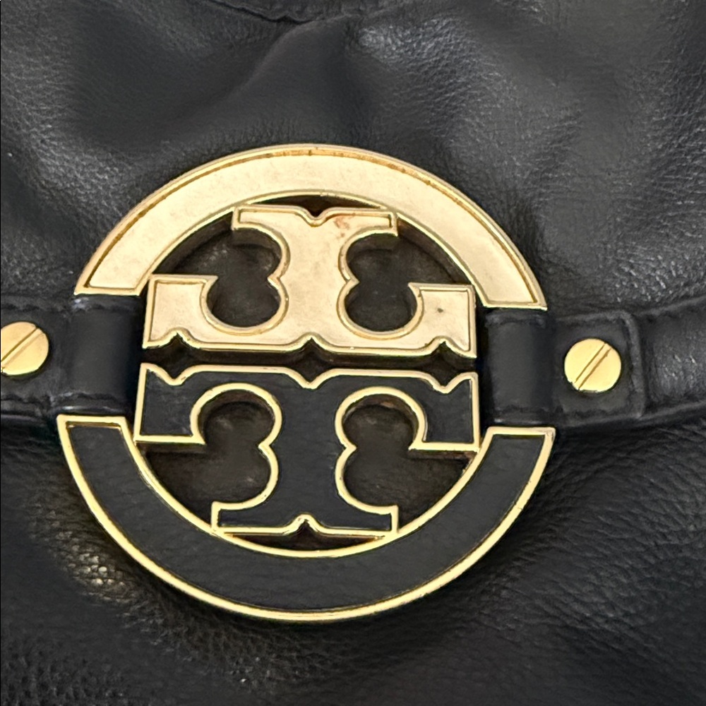 Tory Burch Black Leather Shoulder Bag with Gold Logo Medallion - Picture 5 of 9